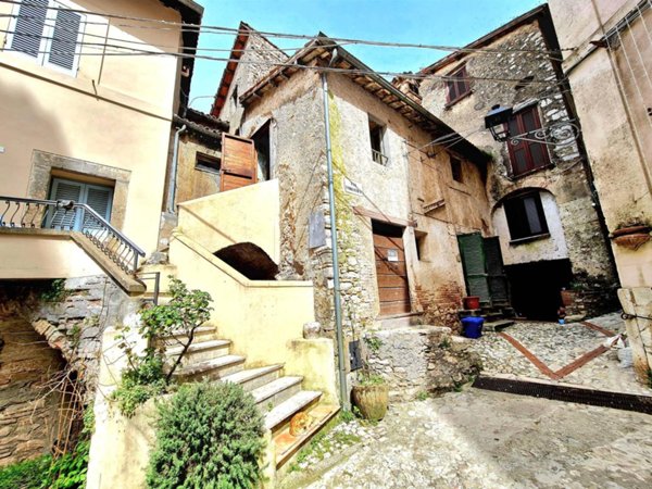 casa indipendente in vendita a Contigliano