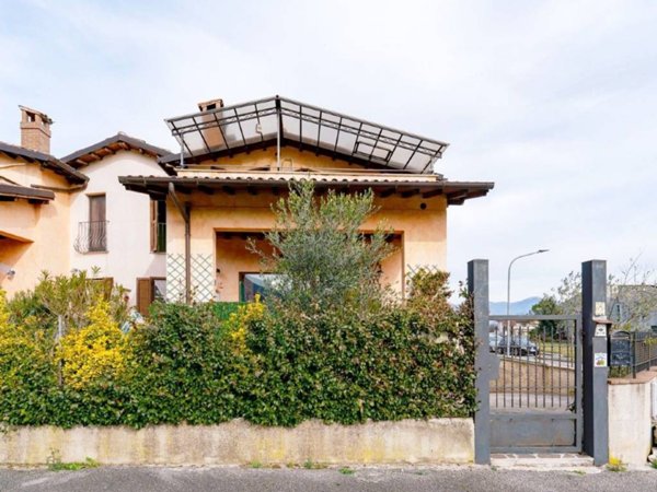casa indipendente in vendita a Contigliano