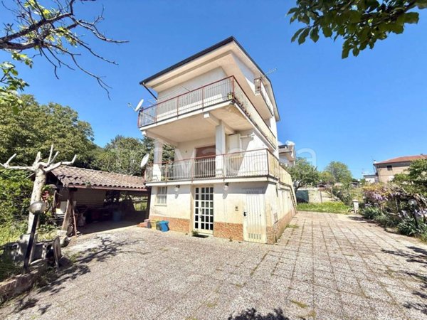 casa indipendente in vendita a Contigliano