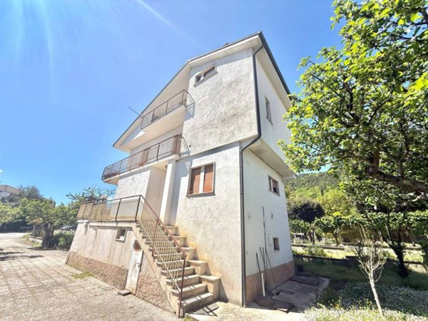 casa indipendente in vendita a Contigliano