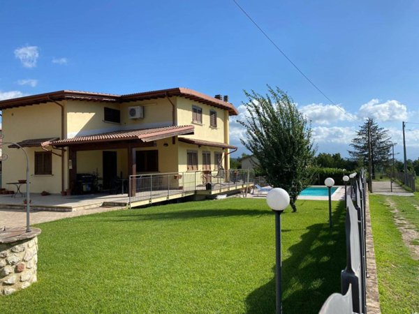casa indipendente in vendita a Contigliano