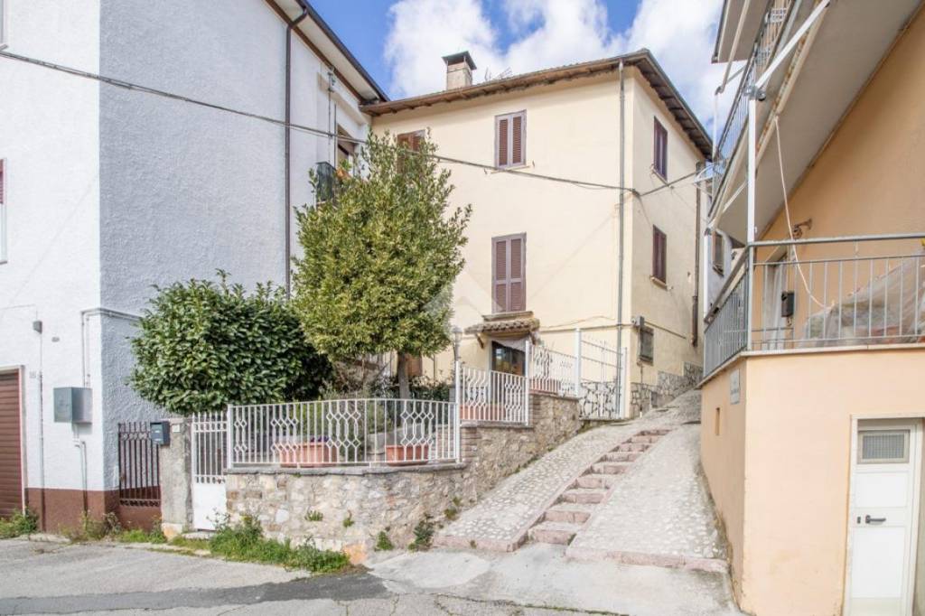 casa indipendente in vendita a Contigliano