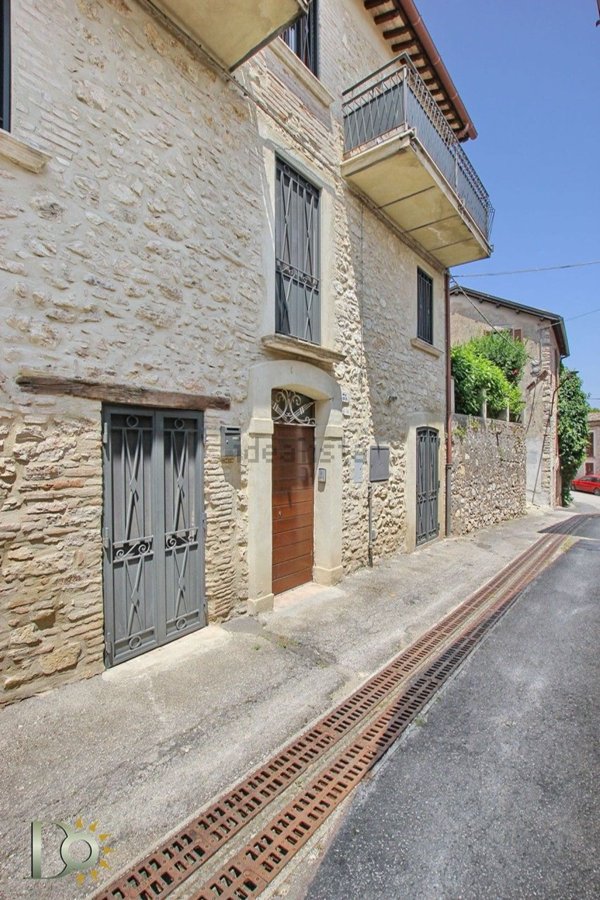 casa indipendente in vendita a Contigliano