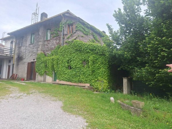 casa indipendente in vendita a Contigliano