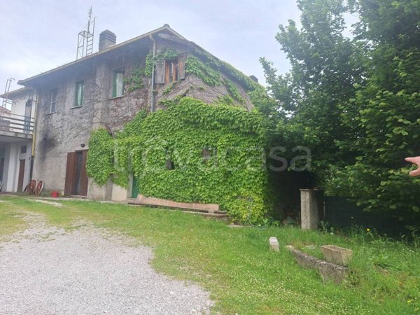 casa indipendente in vendita a Contigliano