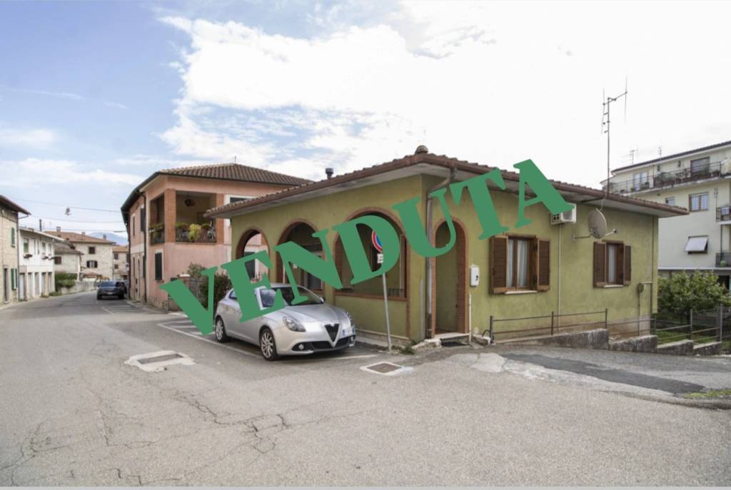 casa indipendente in vendita a Contigliano