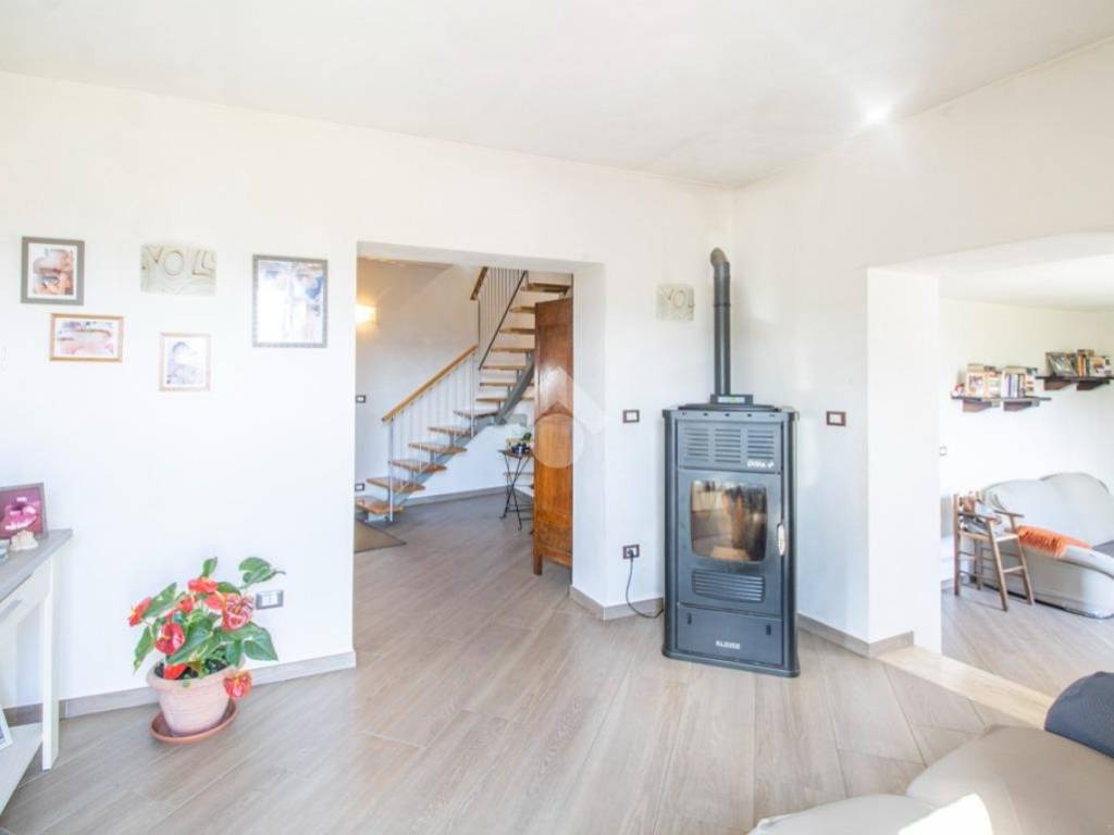 casa indipendente in vendita a Contigliano