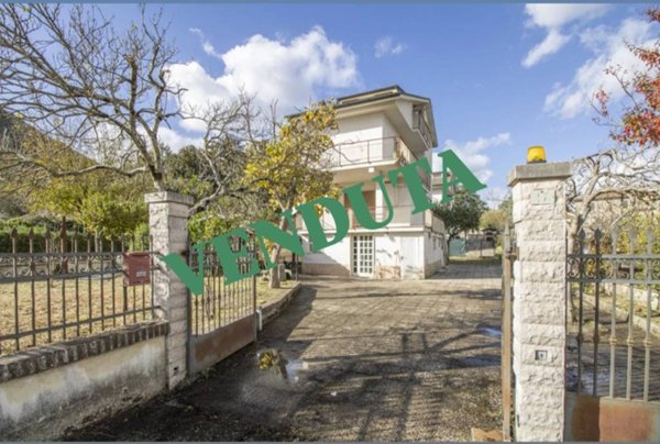 casa indipendente in vendita a Contigliano