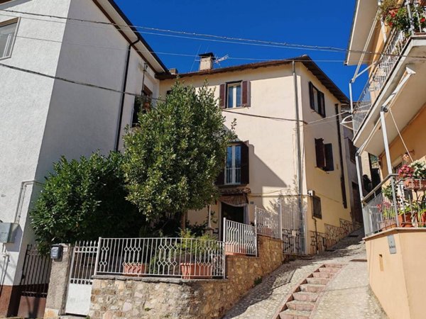 casa indipendente in vendita a Contigliano