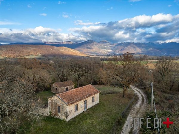 casale in vendita a Contigliano
