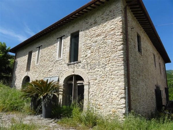 casa indipendente in vendita a Contigliano