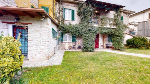 casa indipendente in vendita a Contigliano