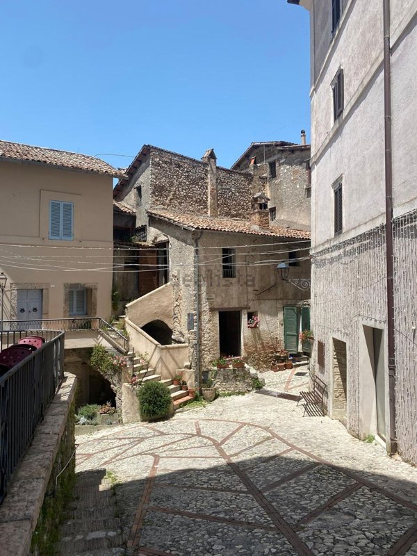 casa indipendente in vendita a Contigliano