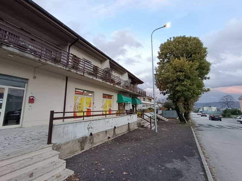 locale commerciale in vendita a Contigliano