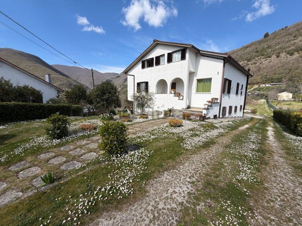 casa indipendente in vendita a Contigliano