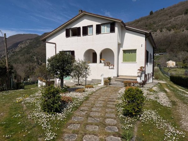 casa indipendente in vendita a Contigliano