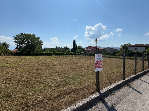 terreno edificabile in vendita a Contigliano
