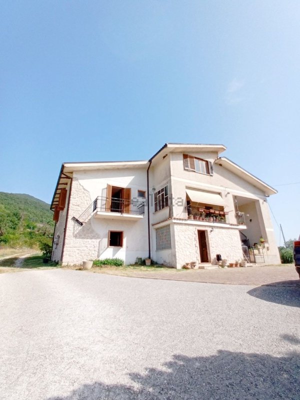 casa indipendente in vendita a Contigliano
