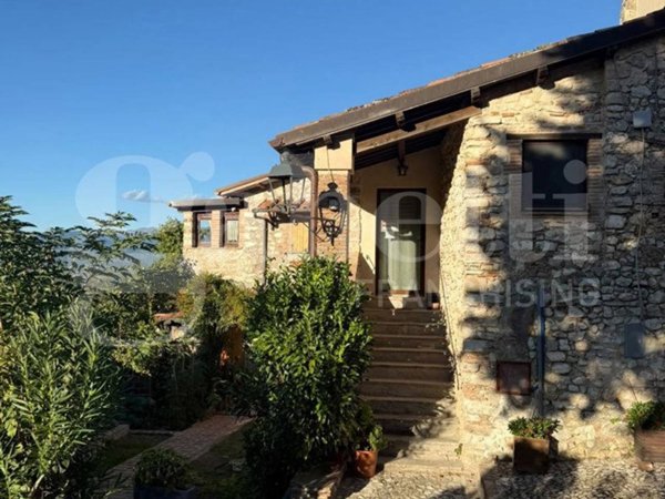 casa indipendente in vendita a Contigliano