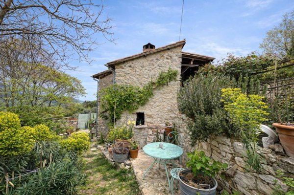 casa indipendente in vendita a Cottanello