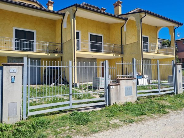 casa indipendente in vendita a Fara in Sabina in zona Corese Terra
