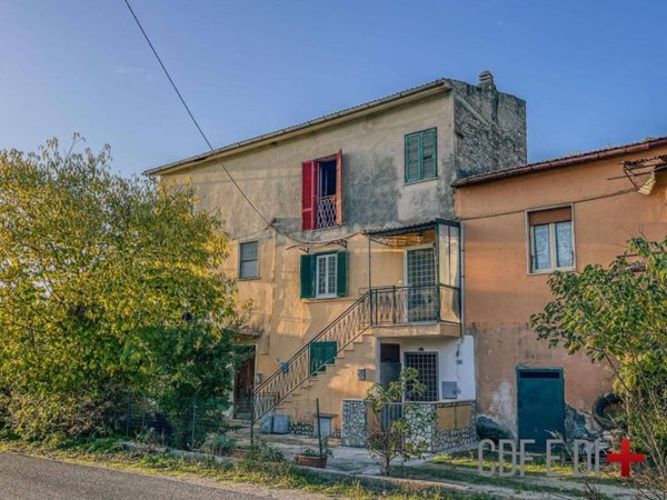 appartamento in vendita a Fara in Sabina in zona Borgo Quinzio