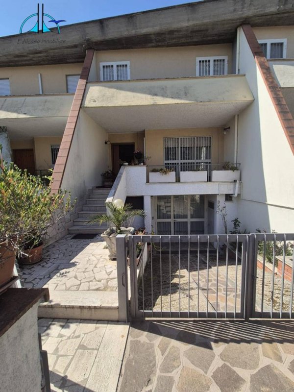 villa in vendita a Fara in Sabina in zona Passo Corese