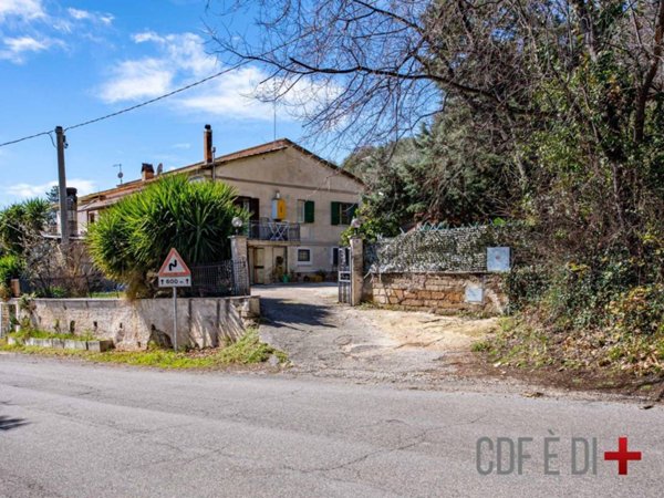 casa indipendente in vendita a Fara in Sabina in zona Passo Corese