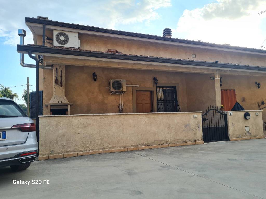 casa indipendente in vendita a Fara in Sabina in zona Talocci
