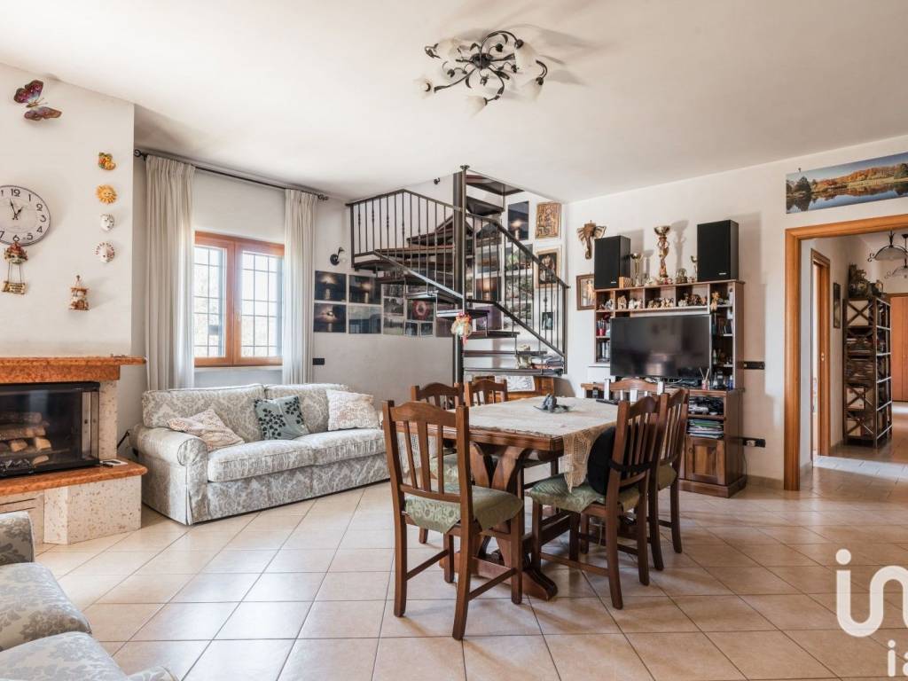 casa indipendente in vendita a Fara in Sabina in zona Passo Corese