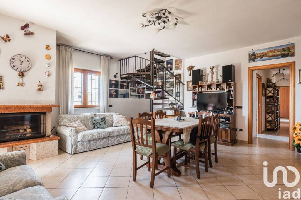 casa indipendente in vendita a Fara in Sabina in zona Passo Corese