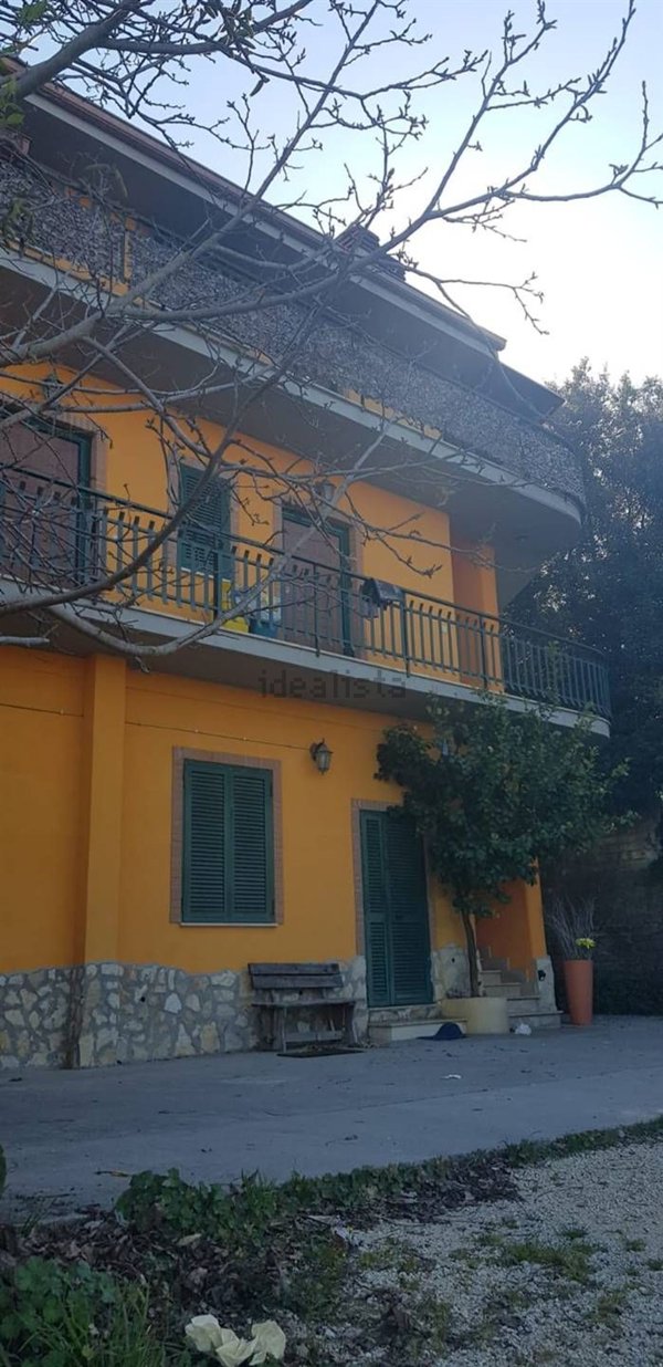 appartamento in vendita a Fara in Sabina in zona Passo Corese