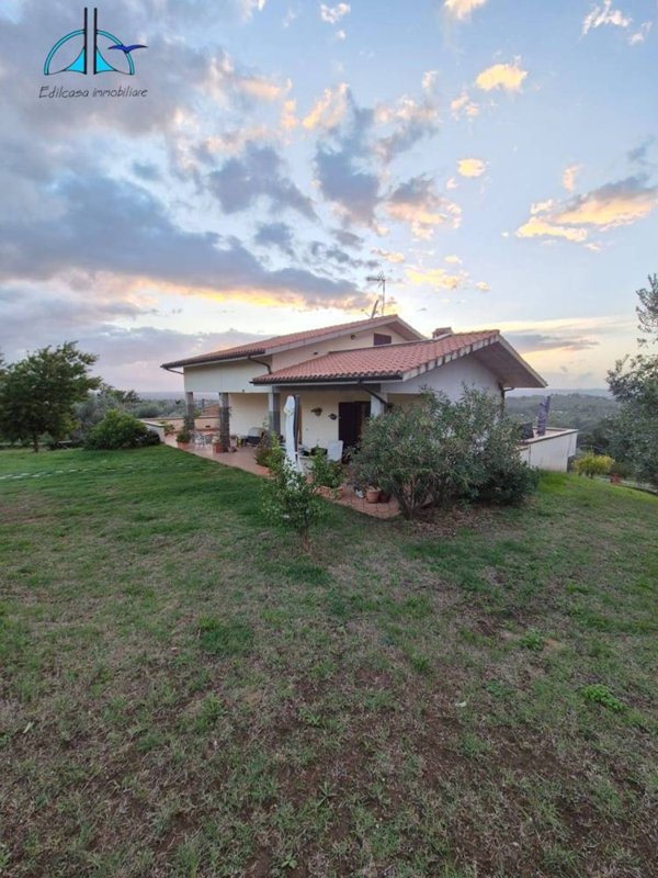 casa indipendente in vendita a Fara in Sabina