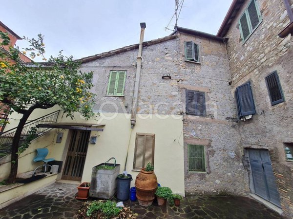 appartamento in vendita a Fara in Sabina