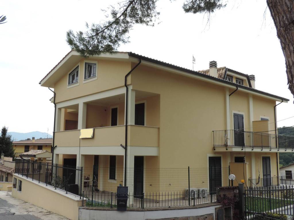 appartamento in vendita a Fara in Sabina in zona Talocci