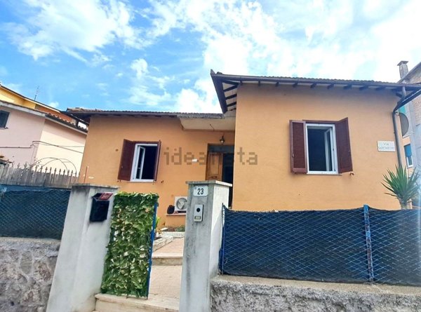 appartamento in vendita a Fara in Sabina in zona Passo Corese