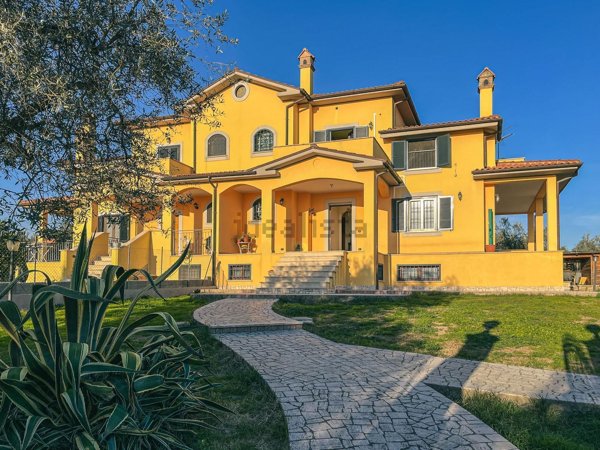casa indipendente in vendita a Fara in Sabina in zona Passo Corese