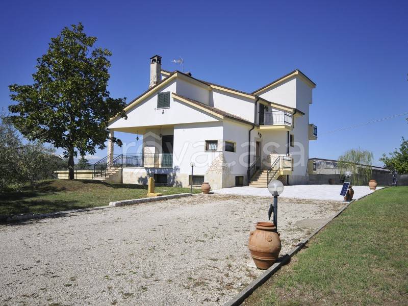 casa indipendente in vendita a Fara in Sabina