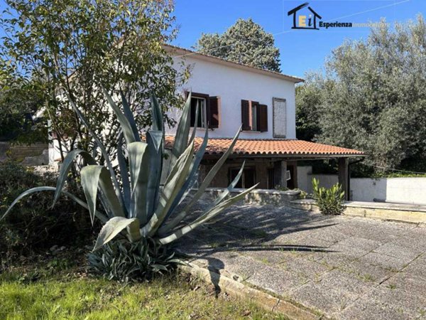 casa indipendente in vendita a Fara in Sabina