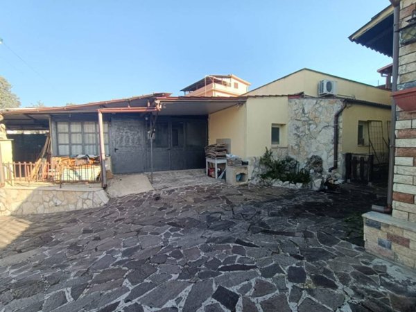 appartamento in vendita a Fara in Sabina in zona Passo Corese