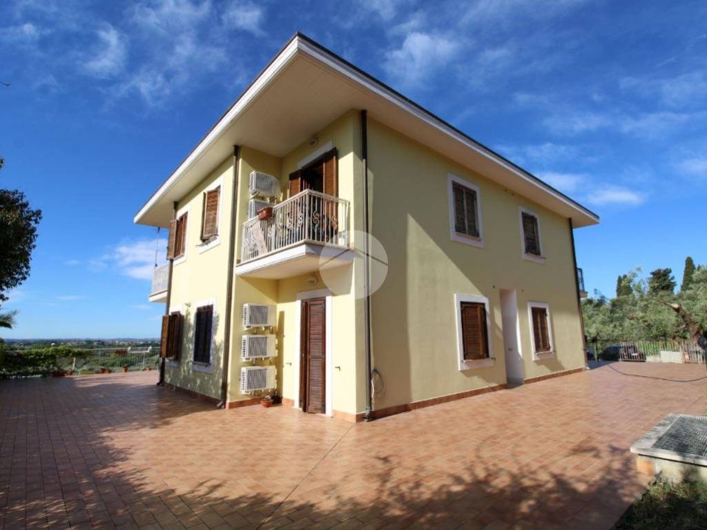 appartamento in vendita a Fara in Sabina in zona Passo Corese