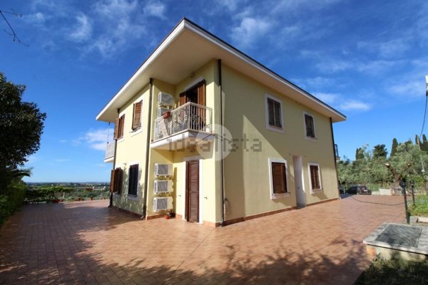 appartamento in vendita a Fara in Sabina in zona Passo Corese