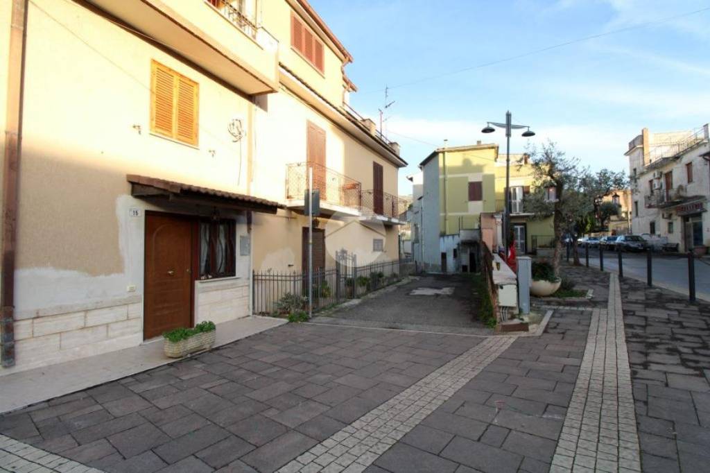 appartamento in vendita a Fara in Sabina