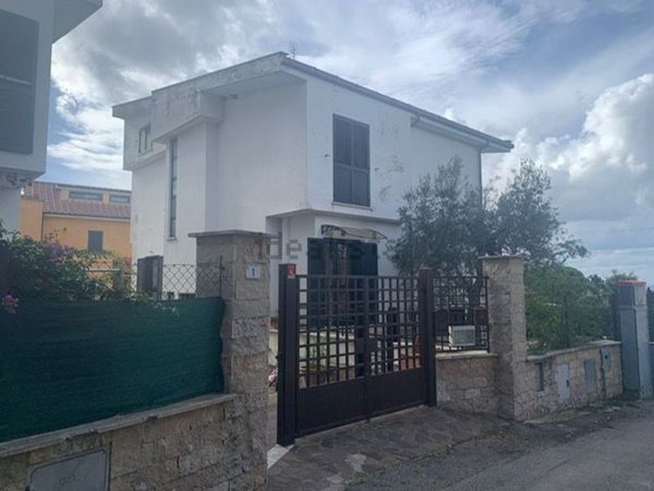 appartamento in vendita a Fara in Sabina in zona Passo Corese