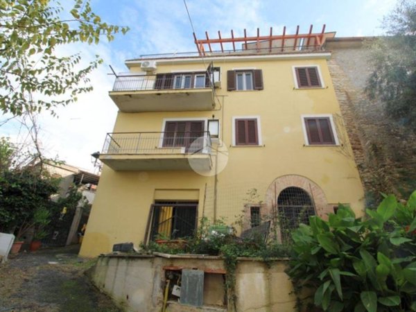 appartamento in vendita a Fara in Sabina in zona Passo Corese