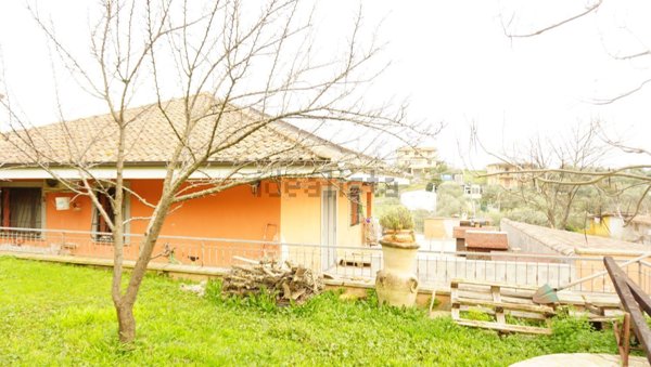 casa indipendente in vendita a Fara in Sabina in zona Passo Corese