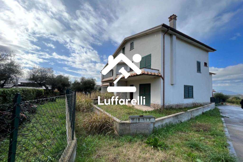 appartamento in vendita a Fara in Sabina