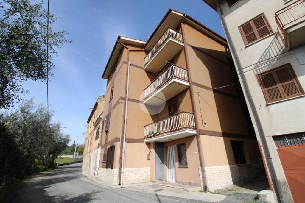 appartamento in vendita a Fara in Sabina in zona Passo Corese