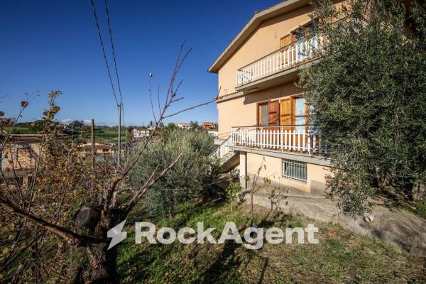 casa indipendente in vendita a Fara in Sabina