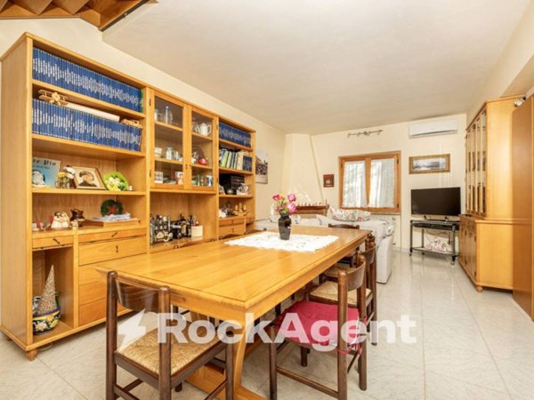 casa indipendente in vendita a Fara in Sabina